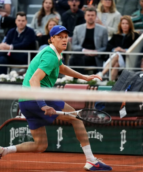 Roland Garros, semifinale: Jannik Sinner raddoppia il suo vantaggio su Novak Djokovic