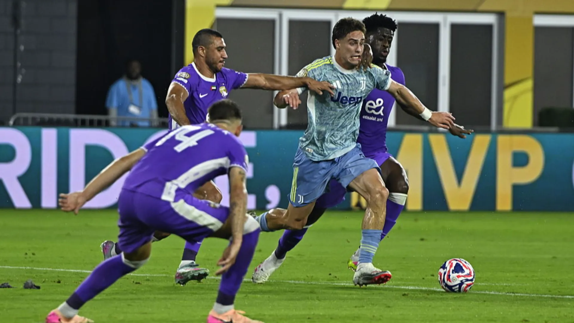 La Juventus ha così risposto al Manchester City, che però ha fatto solo due gol.