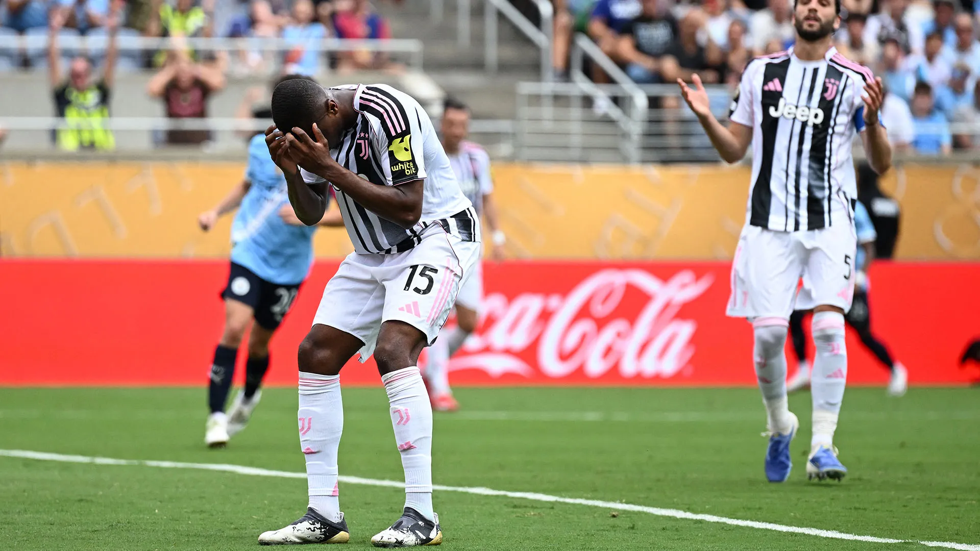 Pierre Kalulu combina un disastro in Juventus-Manchester City