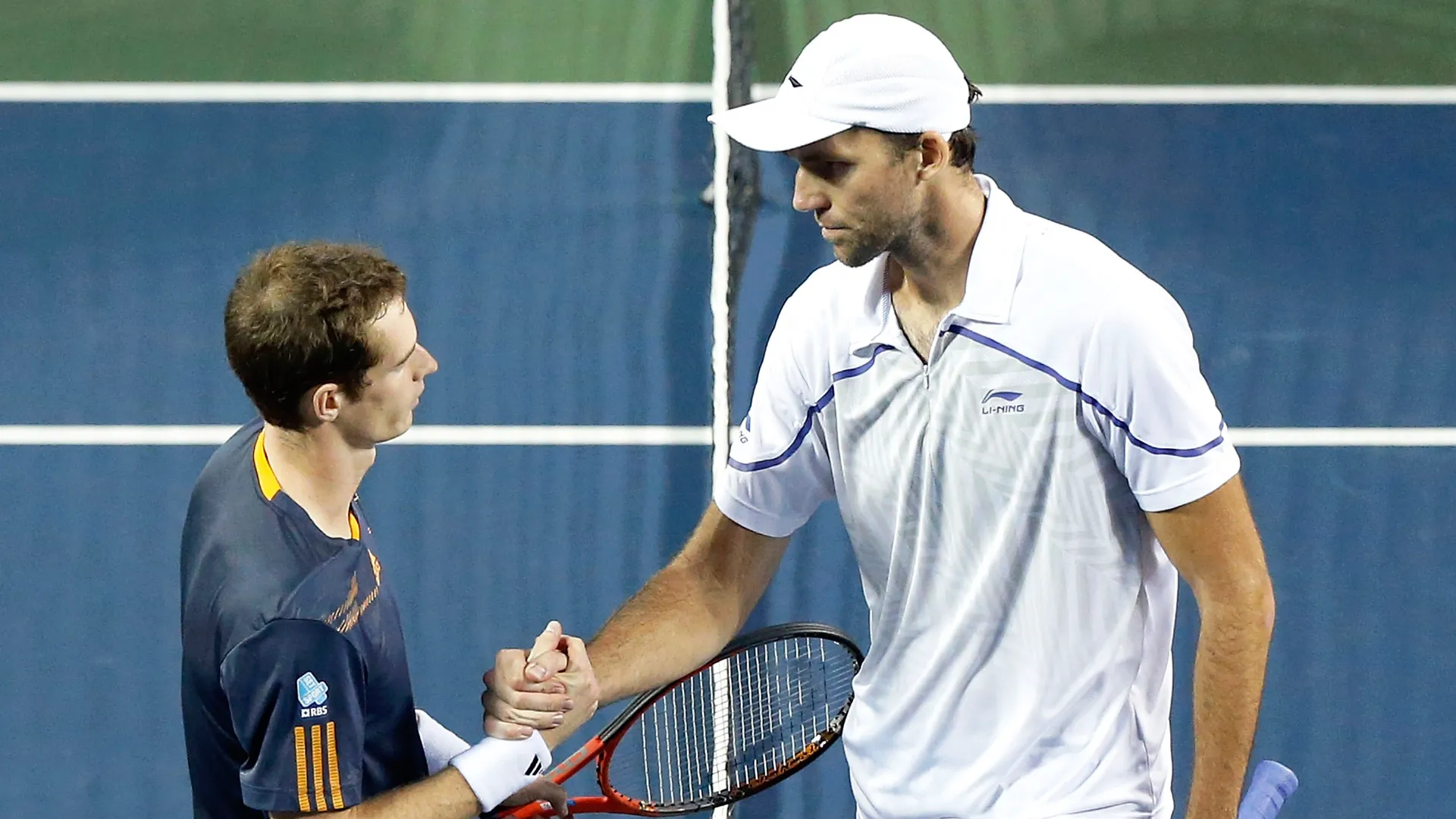 Ivo Karlovic (Tennis, Croazia): 211 cm x 104 kg. E' il tennista più alto della storia, e l'uomo dal servizio più potente di sempre (il suo record è 251 km all'ora)