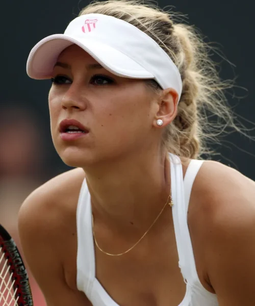 Anna Kournikova nel cuore dei tifosi: le foto più belle della sua carriera