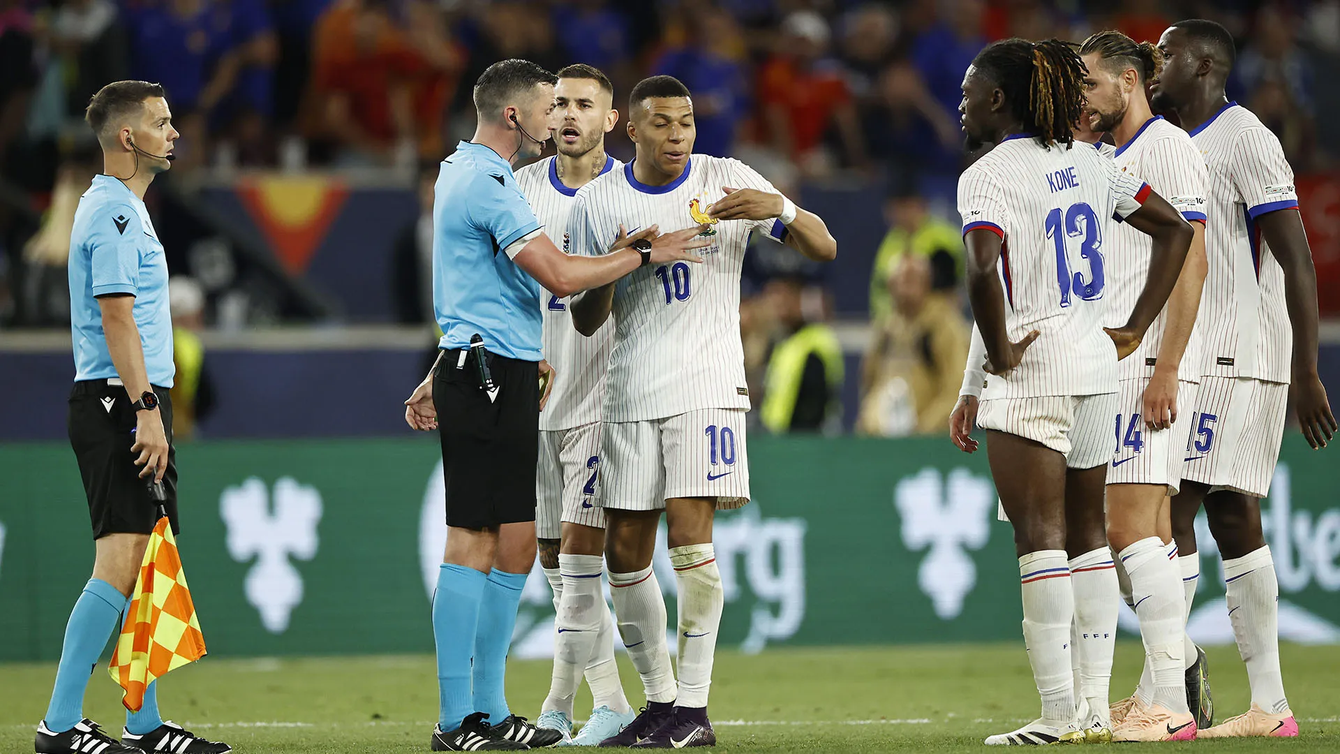 L'arbitro ha risposto di 'no' ma il campione non si è fidato
