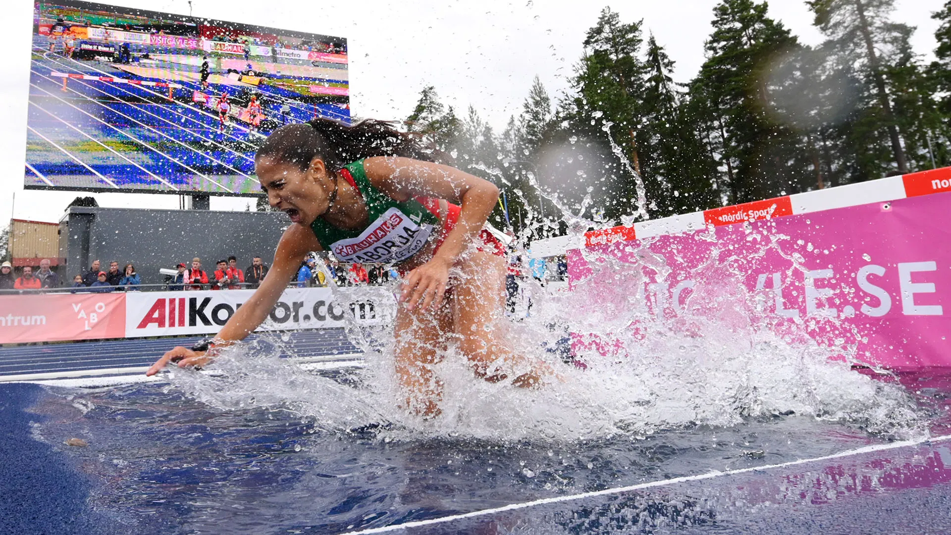 Anche alcuni anni fa, in occasione degli Europei Under 23, l'atleta portoghese era finita in acqua