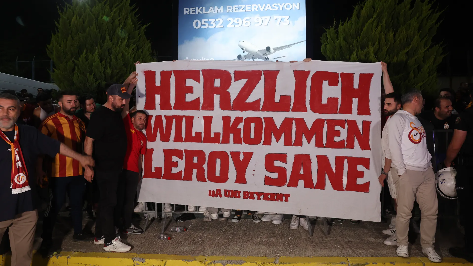Leroy Sané è stato accolto come un re dal popolo giallorosso
