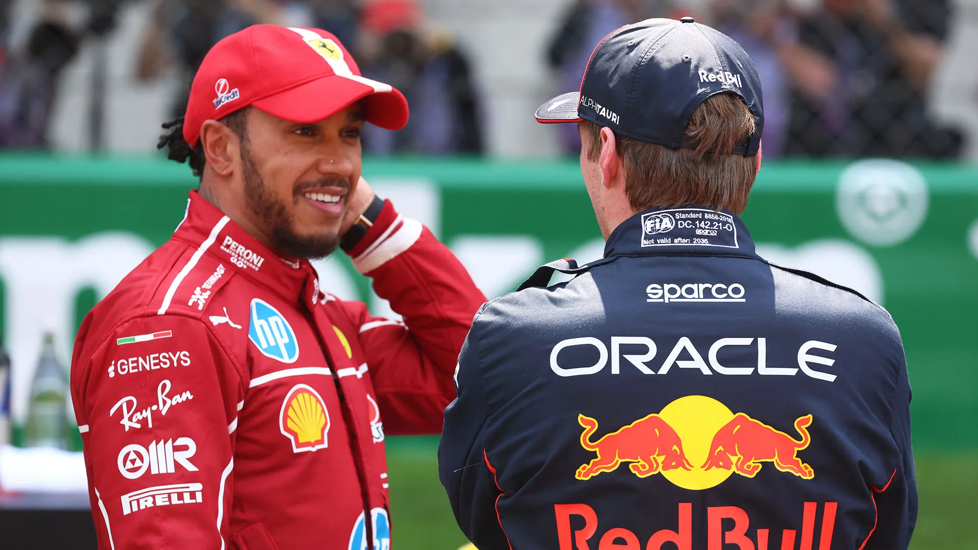 Confronto Verstappen-Hamilton: l'ex pilota è durissimo con l'inglese