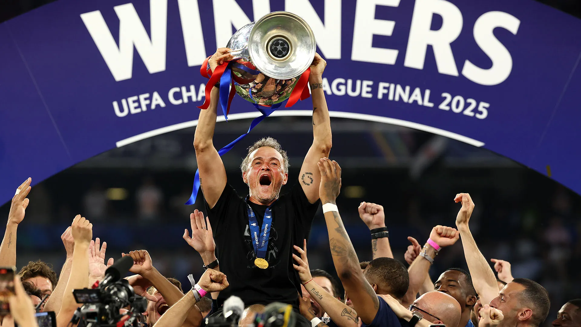 Il club francese, fresco campione d'Europa, vuole rinforzare la rosa con un giocatore della squadra di Kompany