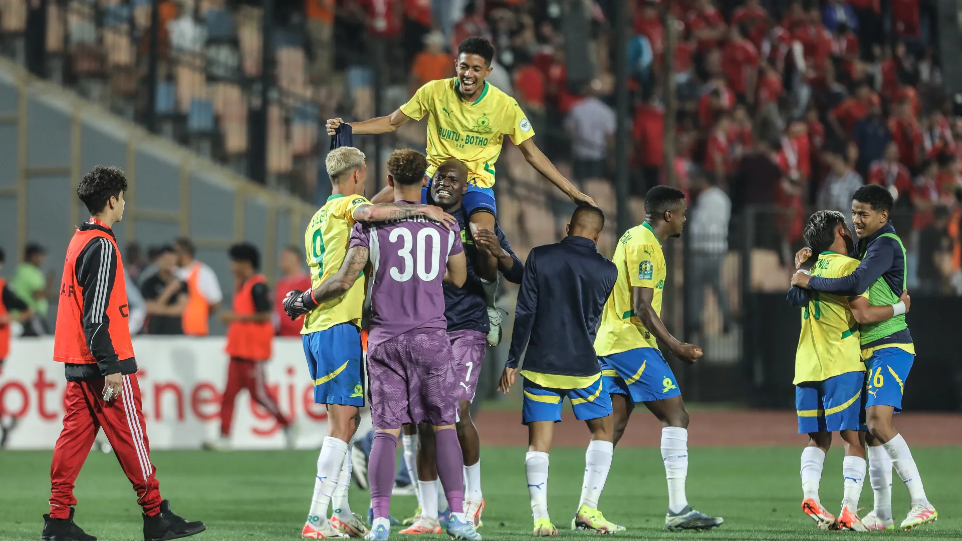 Hanno vinto anche 4 Coppe del Sudafrica, 4 Coppe di Lega e una CAF Champions League
