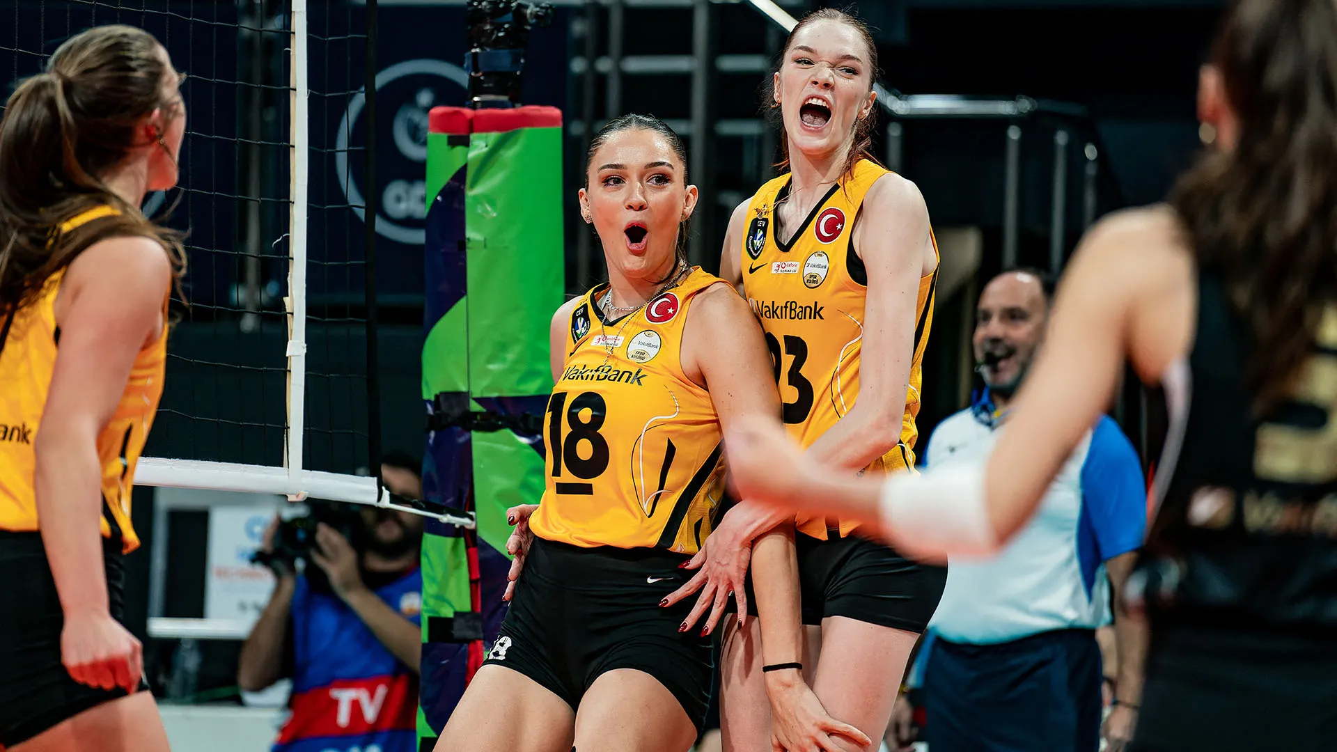 Nella stagione successiva viene ingaggiata dal VakıfBank Spor Kulübü, la più forte squadra turca