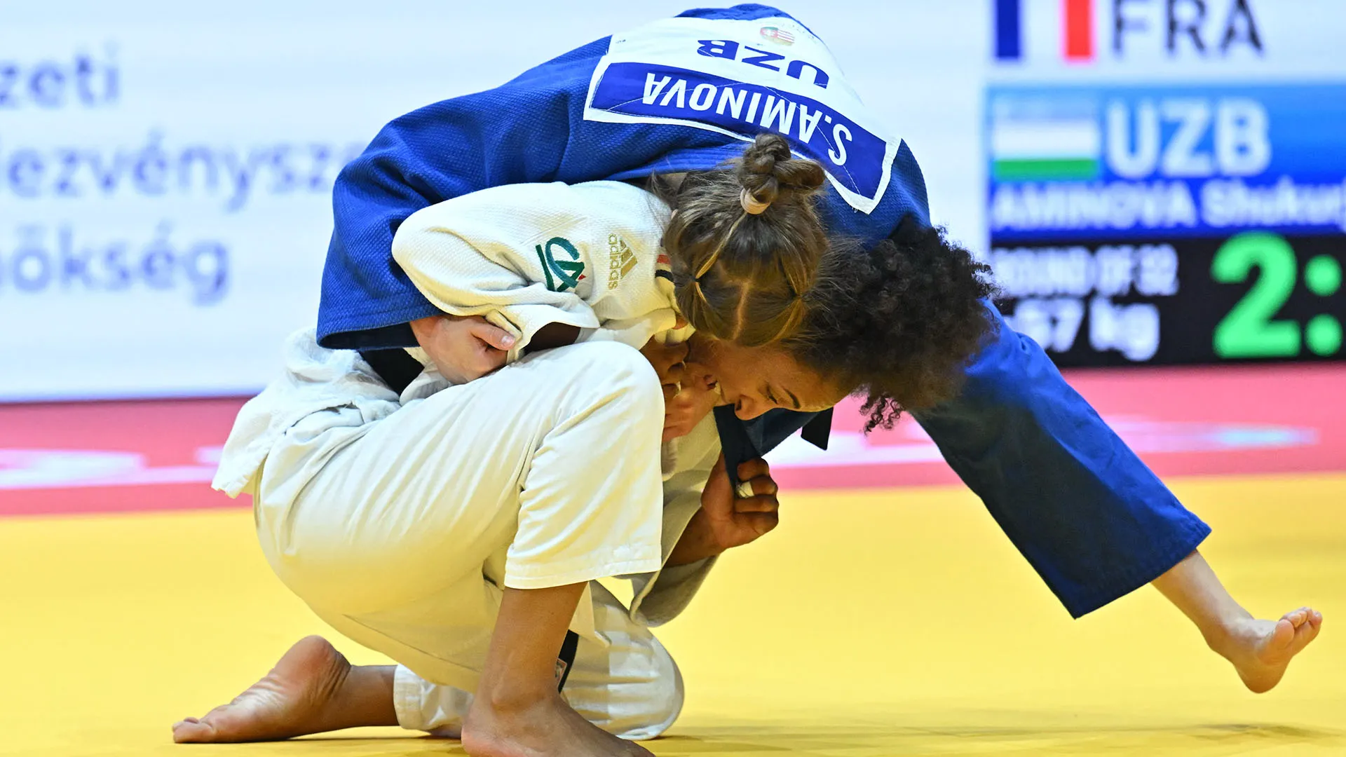 La campionessa francese è svenuta durante il match contro Shukurjon Aminova

