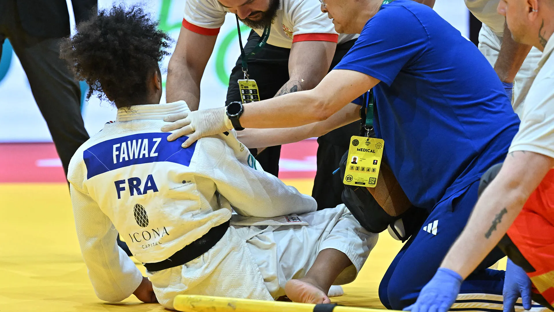 L'arena è rimasta in silenzio quando Martha è collassata
