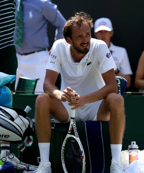 Wimbledon, subito un colpo di scena: Daniil Medvedev eliminato