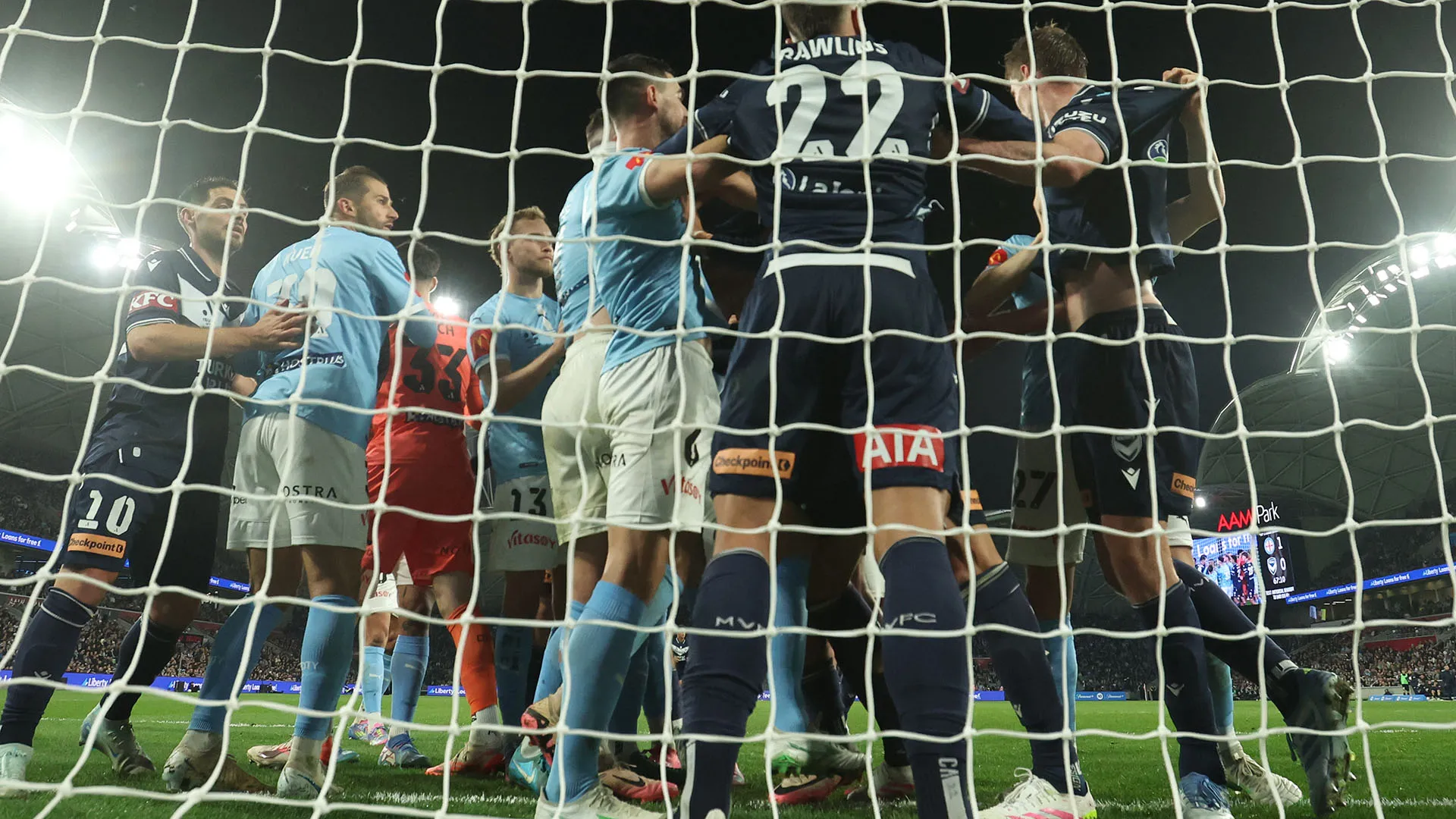 La tensione ha avuto il sopravvento su molti calciatori
