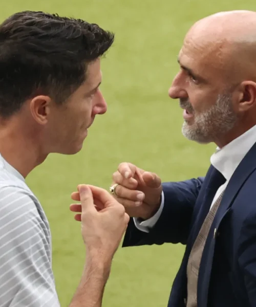 L’allenatore lascia il posto dopo il caos con Robert Lewandowski. Foto