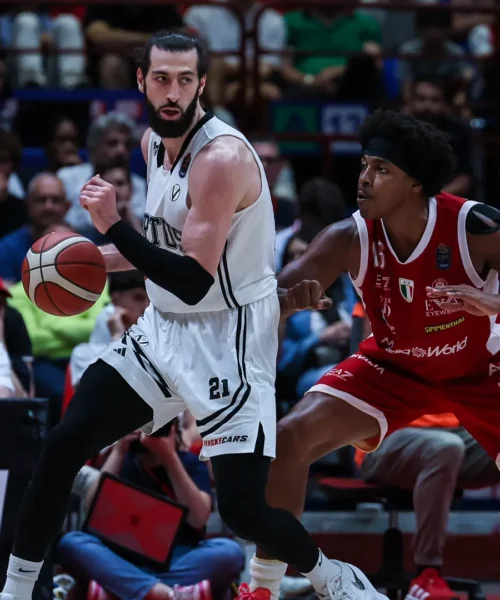 Milano battuta in gara-4, la Virtus Bologna va in finale scudetto