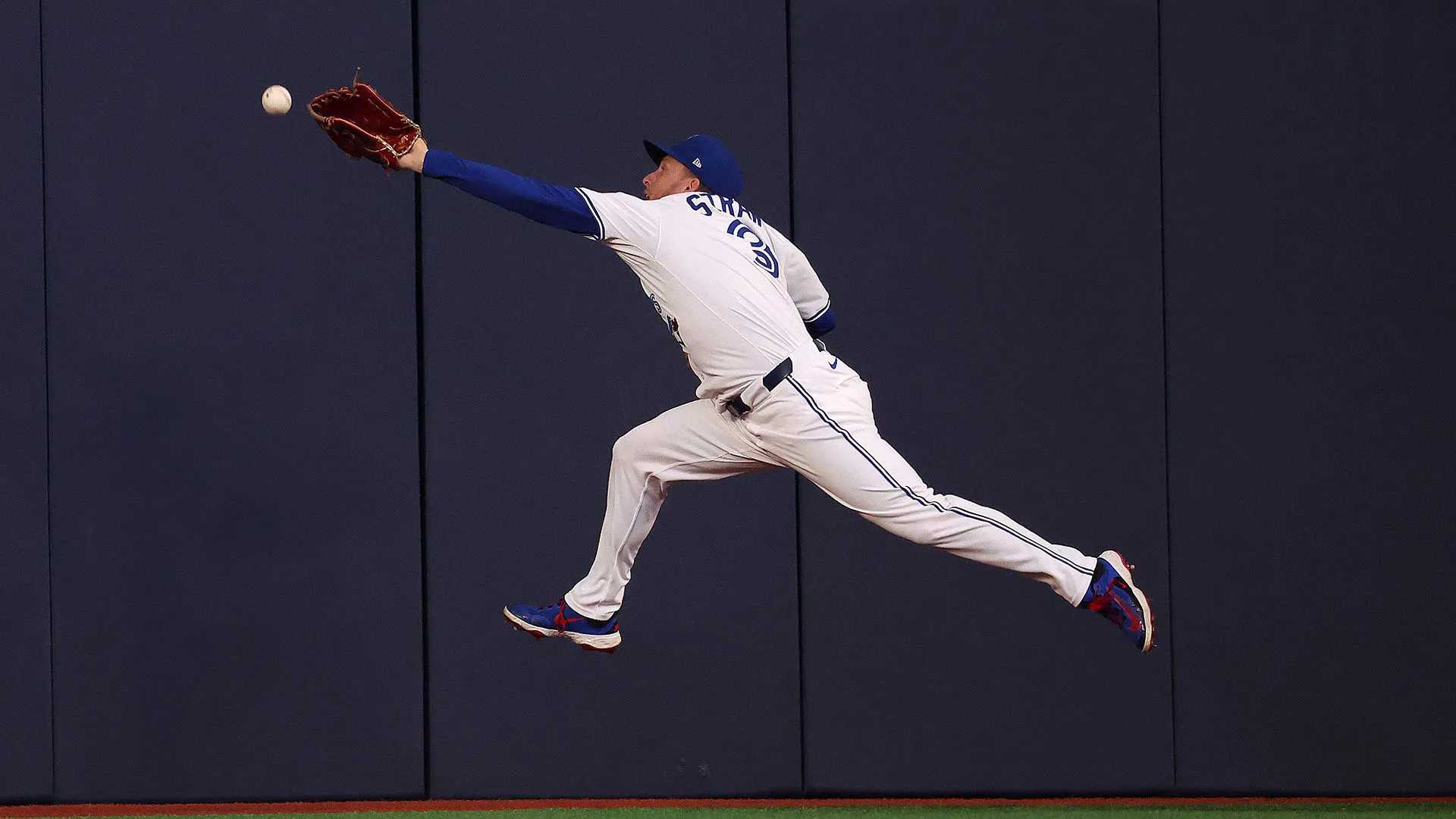 Orribile infortunio per Myles Straw durante Blue Jays-Diamondbacks
