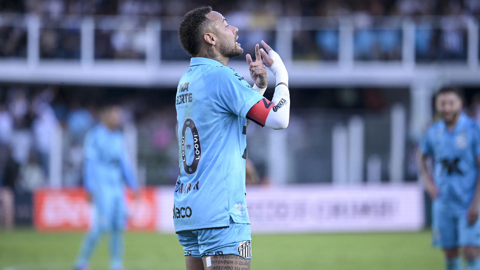 Neymar ha però anche attaccato l'arbitro: "E' stato davvero pessimo, la mia prima ammonizione non c'era"
