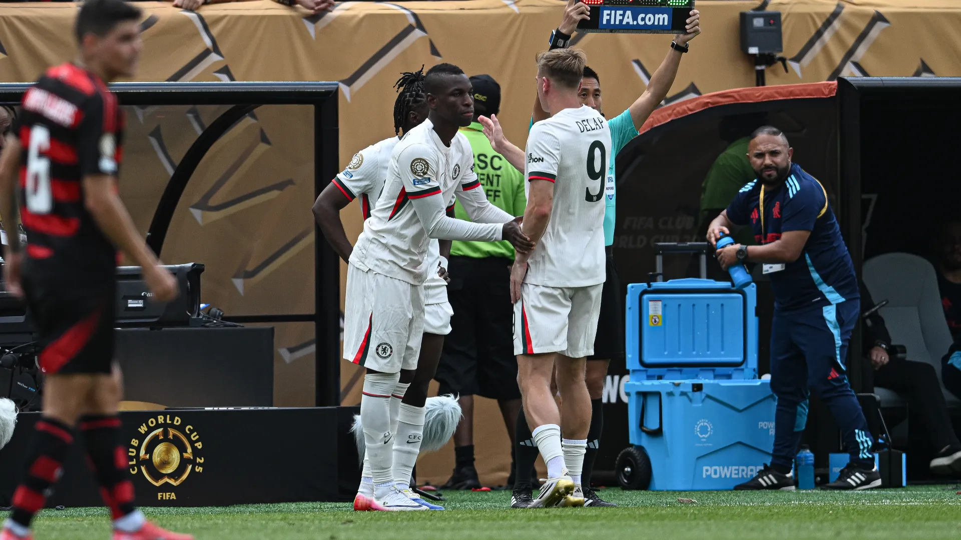 L'attaccante è entrato in campo al minuto 64 e dopo 4 minuti è stato espulso
