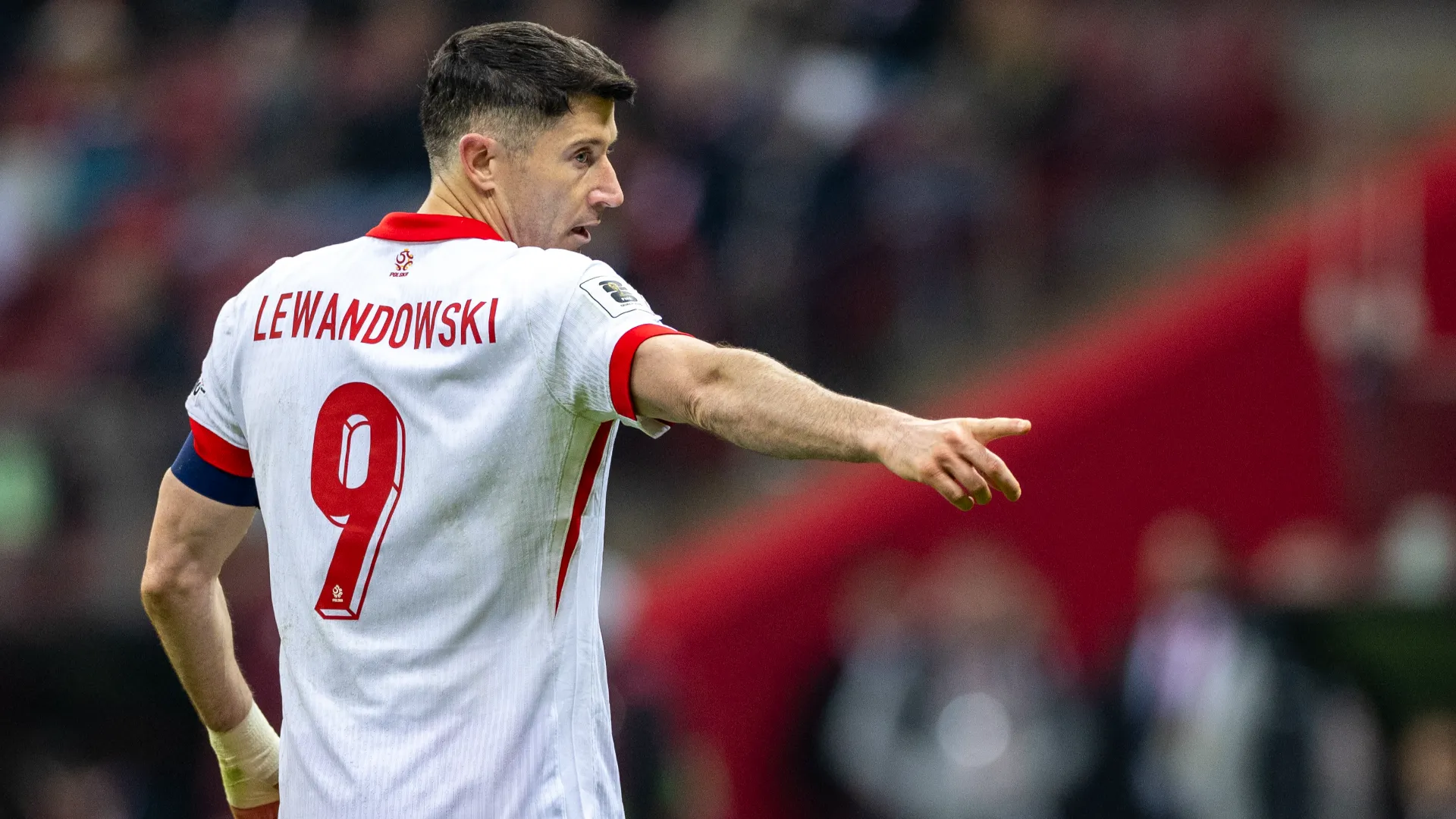 L'allenatore ha tolto la fascia da capitano a Lewandowski per darla a Zielinski
