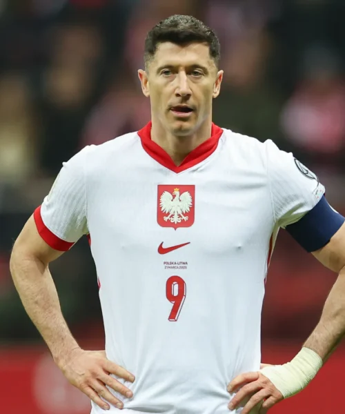 Robert Lewandowski rabbioso: “Tradita la mia fiducia”. Foto