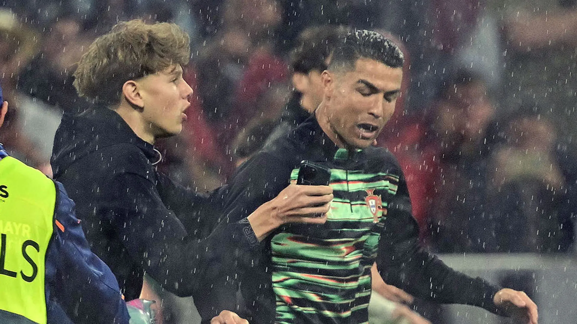 Cristiano Ronaldo in pericolo, interviene la sicurezza
