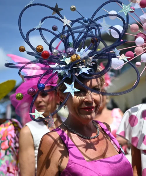 Cappelli stravaganti e ricchi eccentrici al Royal Ascot 2025: le immagini