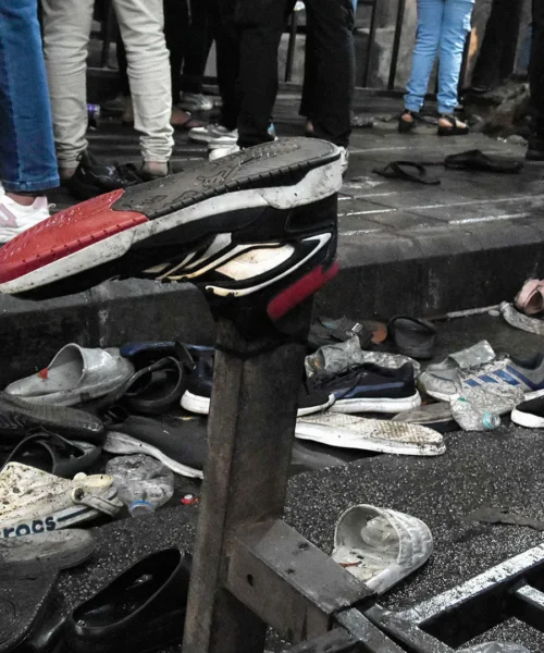 Tragedia in India: 11 morti durante i festeggiamenti per il cricket. Foto
