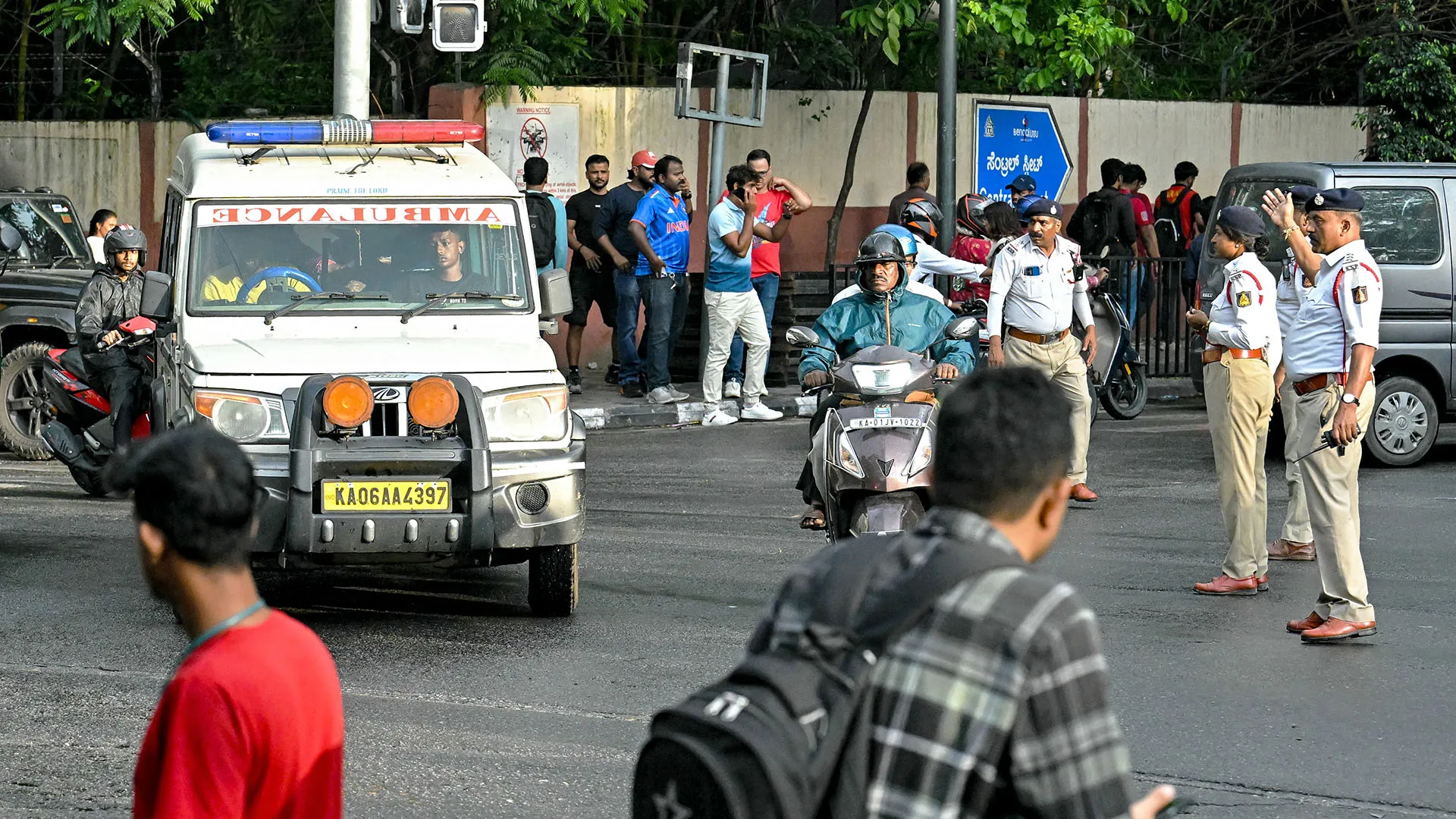 "Siamo profondamente colpiti dall'immane tragedia" hanno scritto i Royal Challengers Bengaluru in un comunicato
