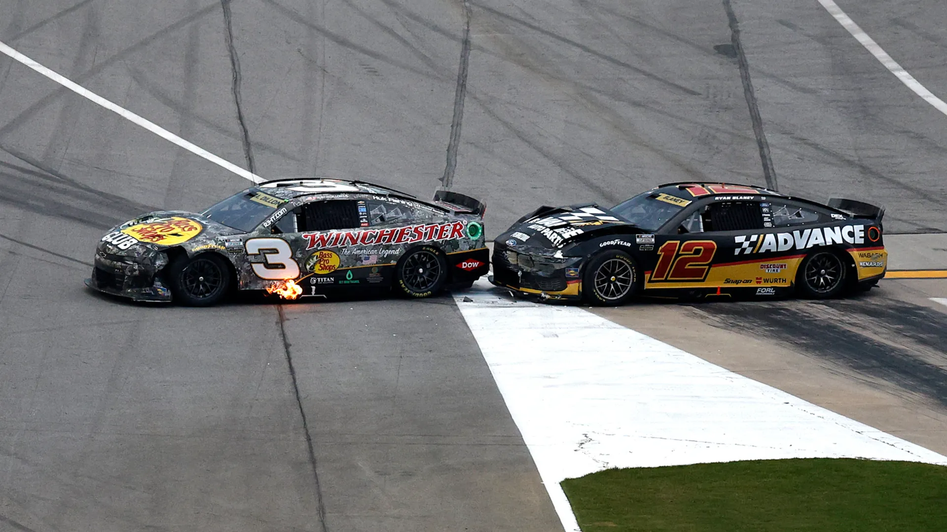 L'incidente ha eliminato anche Bell, Kyle Larson, Joey Logano, William Byron, Chase Briscoe e Denny Hamlin dalla gara
