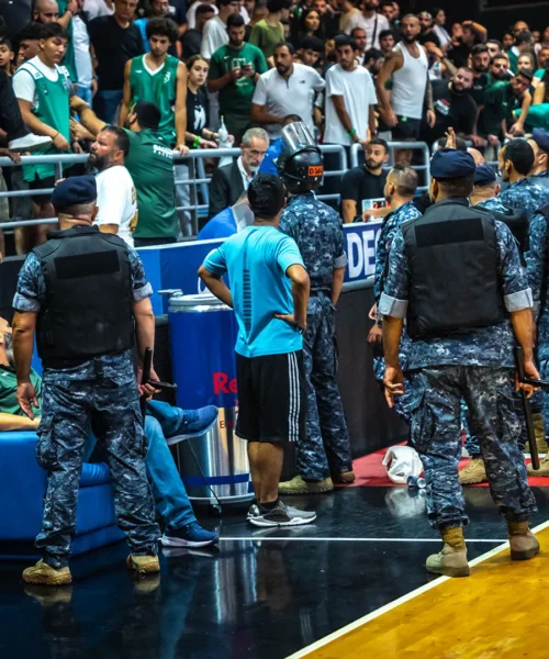 Follia in Libano: durante la partita scoppia il caos e arrivano i militari. Le foto