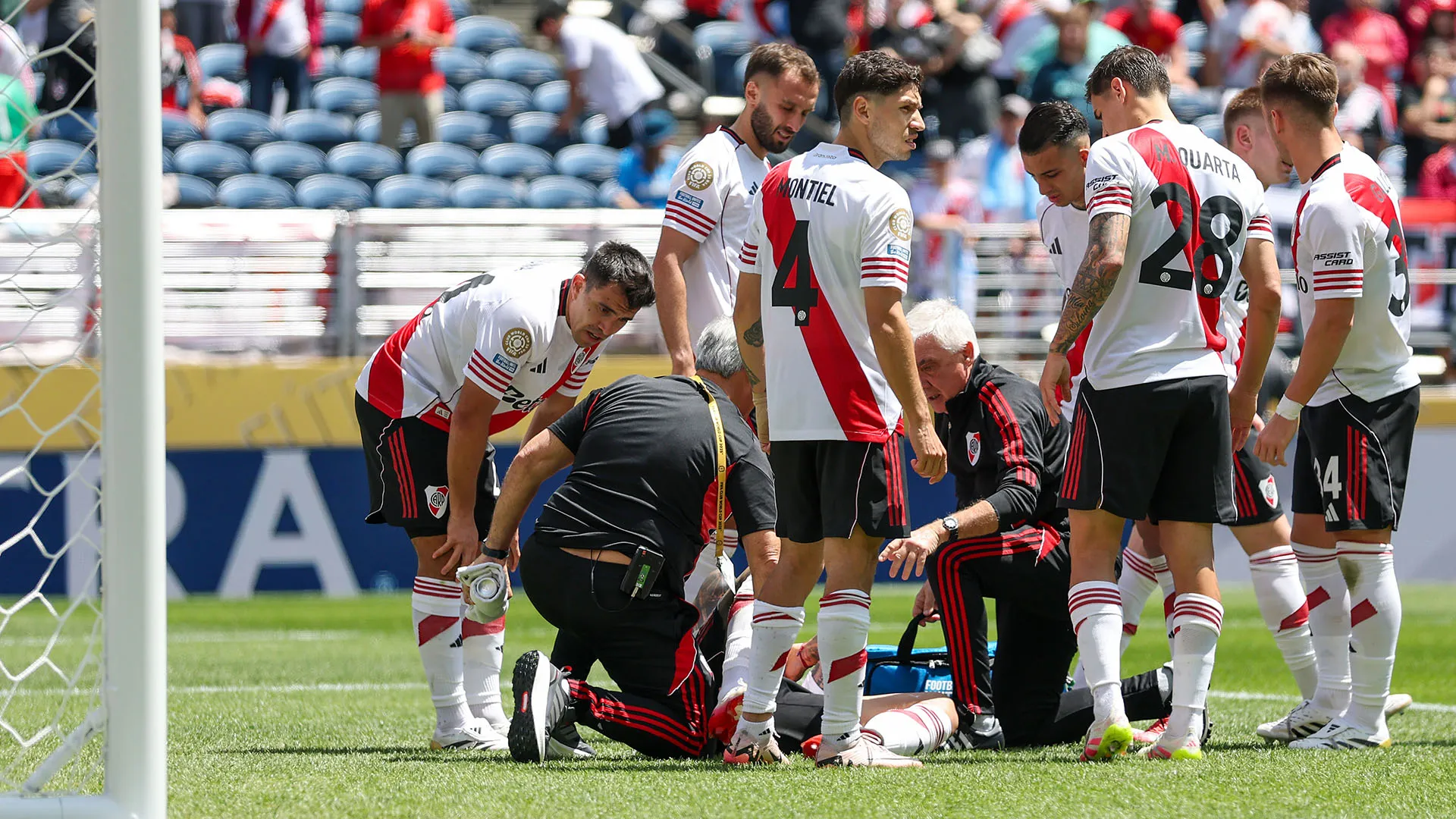 Immediato l'intervento dello staff medico del River Plate
