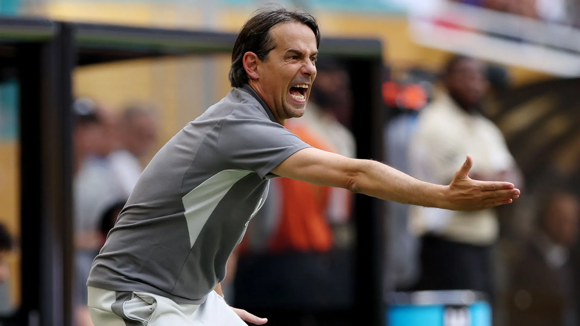 Inzaghi ha urlato in italiano, il traduttore ha riportato le espressioni ai calciatori
