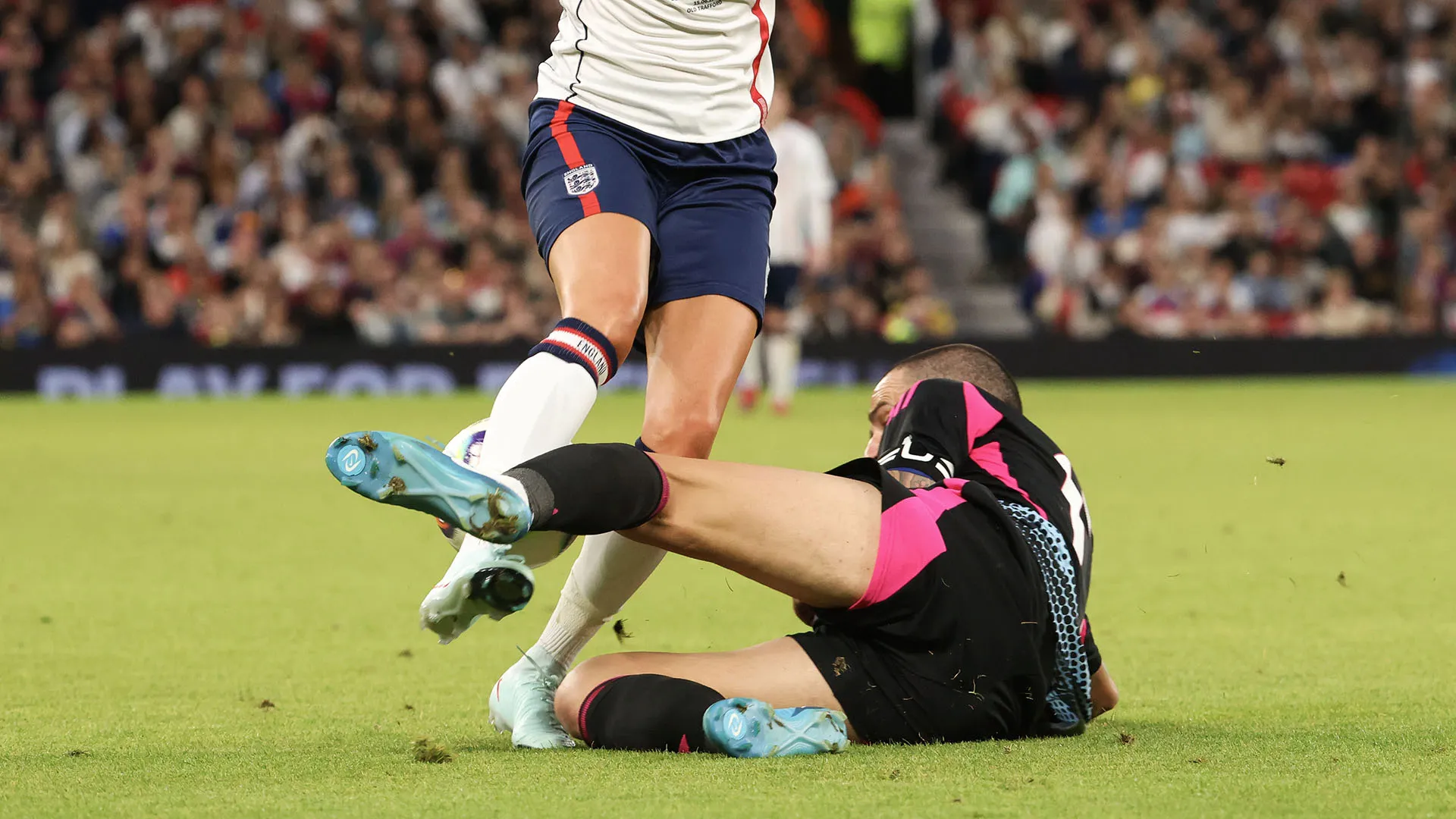 E' diventato virale sui social il video dell'intervento di Bonucci su Steph Houghton, ex capitano dell'Inghilterra femminile