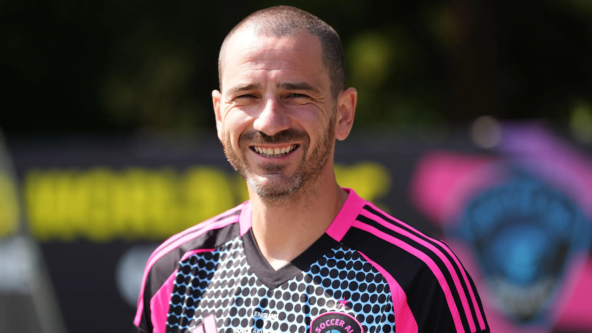 Anche nei match di beneficenza l'ex calciatore della Juventus Leonardo Bonucci fa sul serio