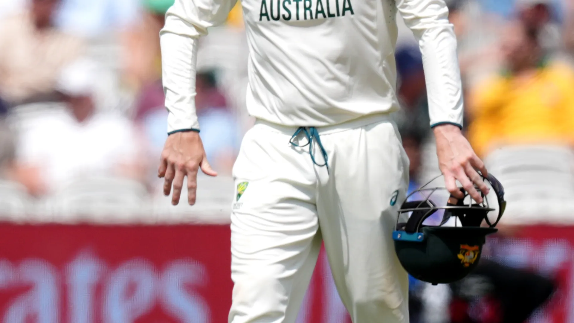 Le immagini sono terribili: l'infortunio di Steve Smith pare grave

