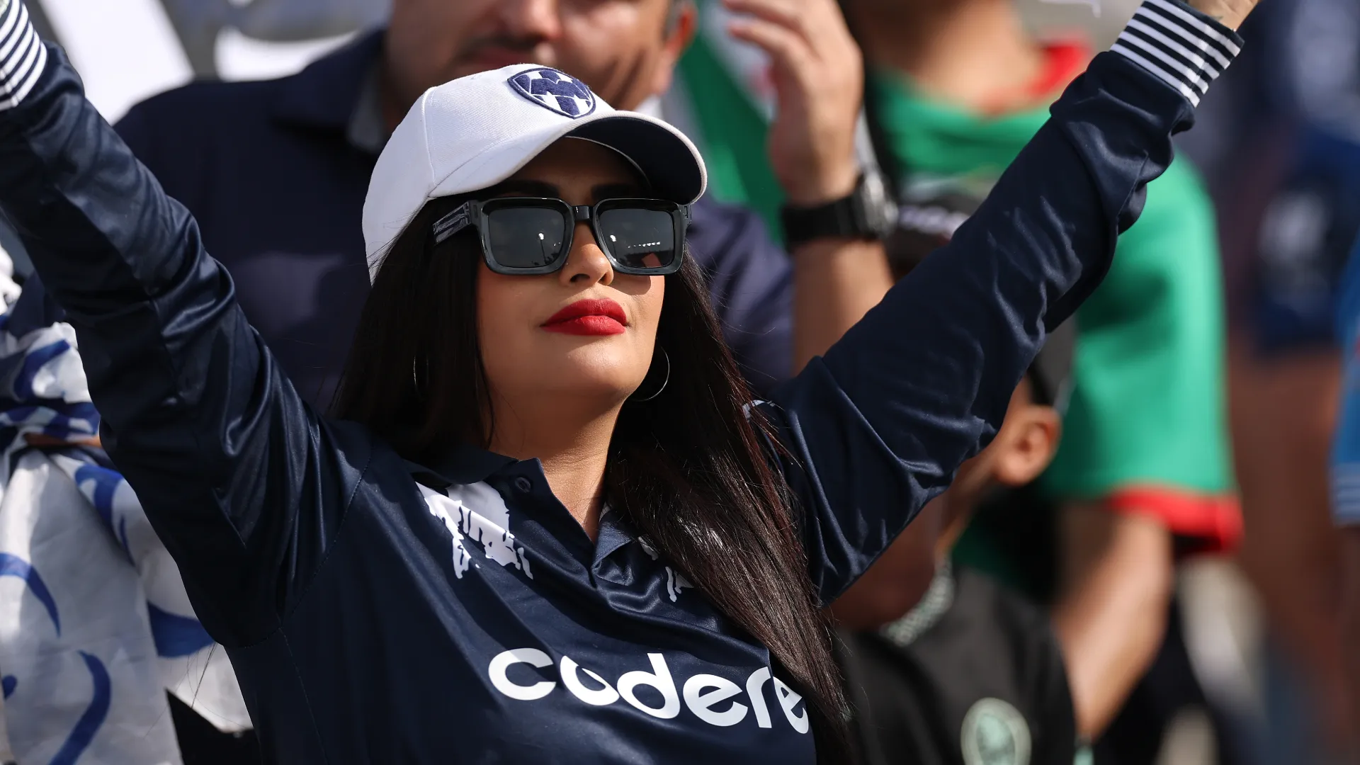 Tantissimi i tifosi che stanno popolando gli stadi per l'occasione
