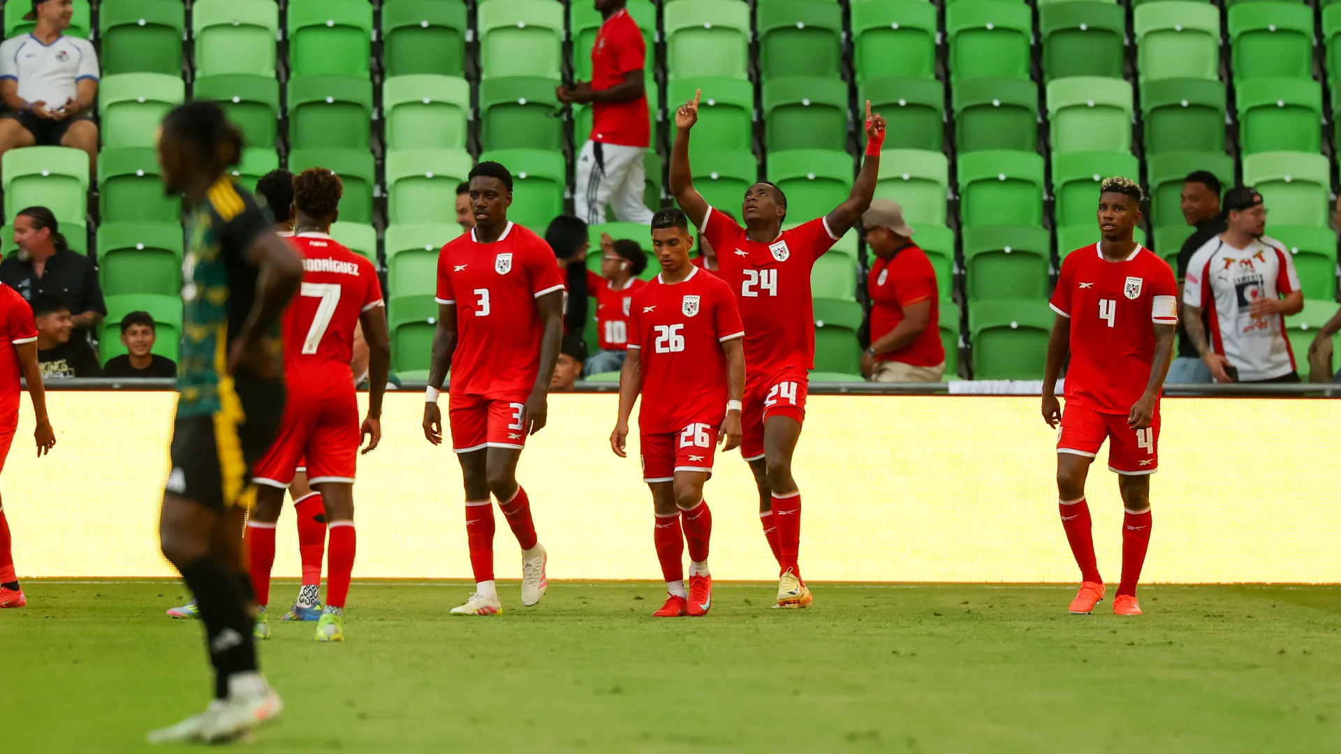 Un'esultanza sfrenata per il 4-1 di Panama contro la Giamaica
