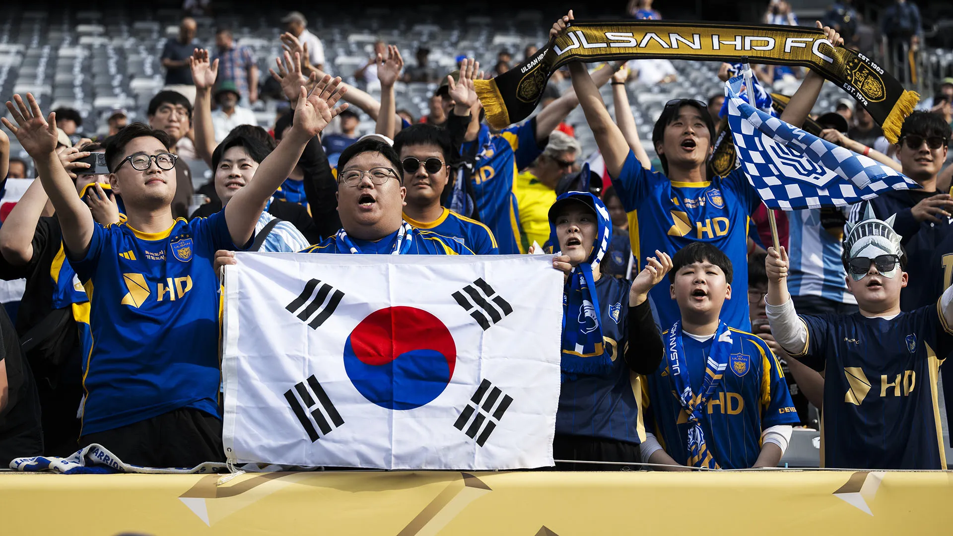 Cori e balli sono arrivati dagli spalti popolati dai tifosi dell'Ulsan HD
