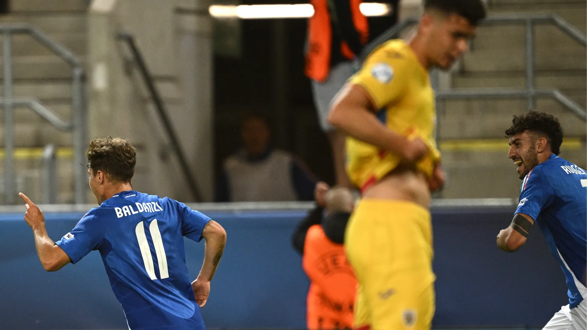 Il sinistro del romanista non dà scampo al portiere rumeno Sava
