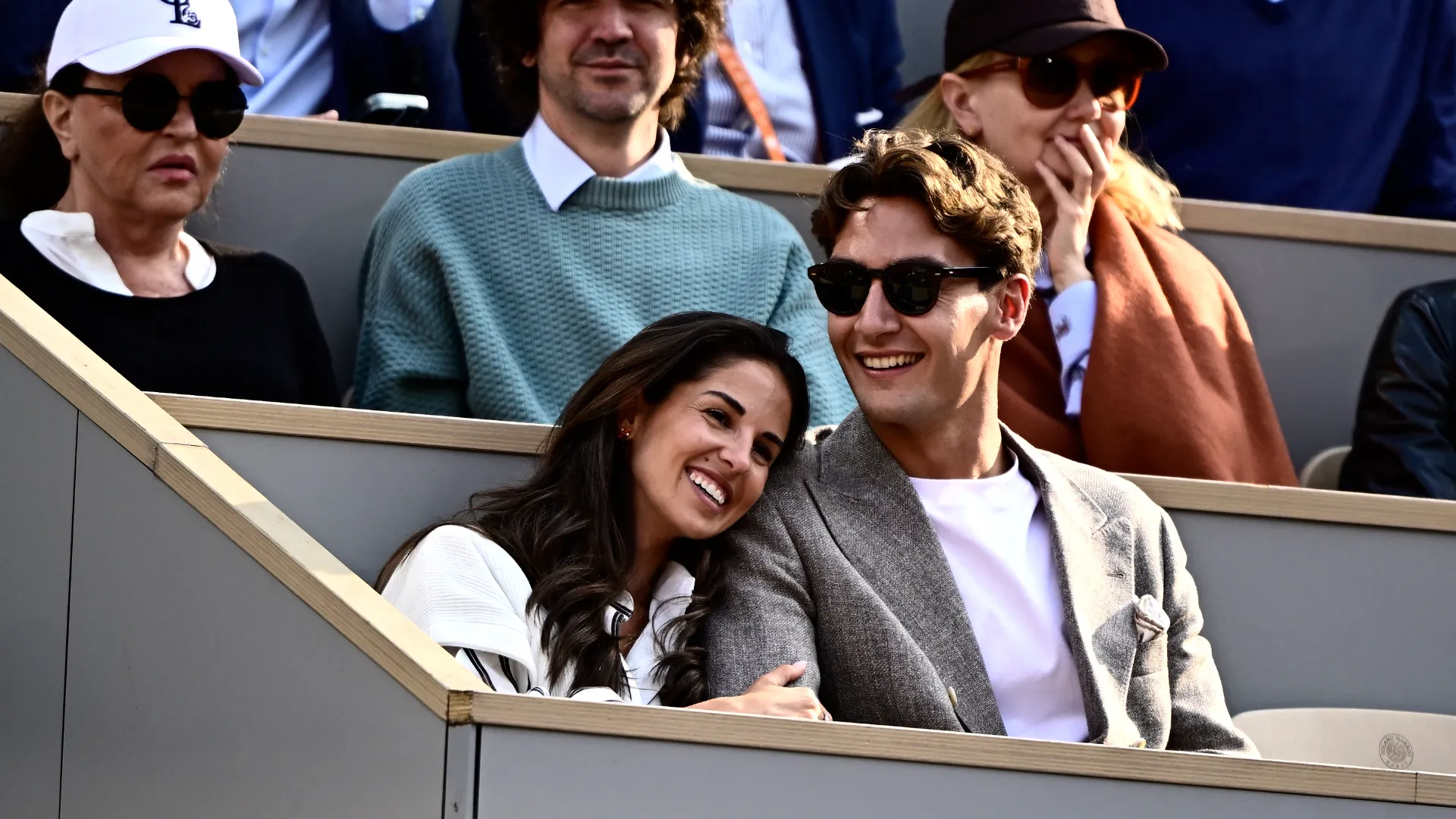 Il pilota della Formula 1 George Russell, con la fidanzata, la modella Carmen Mundt