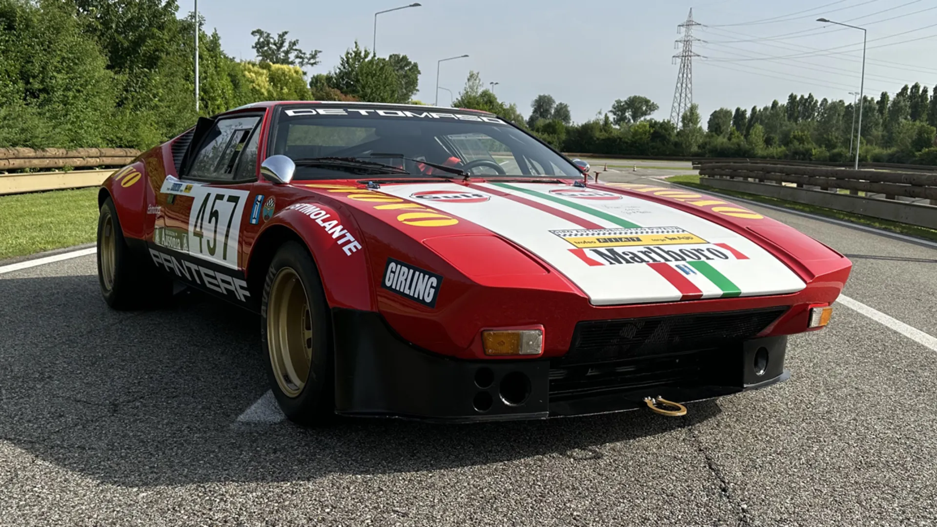 Telaio n. 02873, venne preparata e gestita direttamente dal team ufficiale De Tomaso in collaborazione con Jolly Club