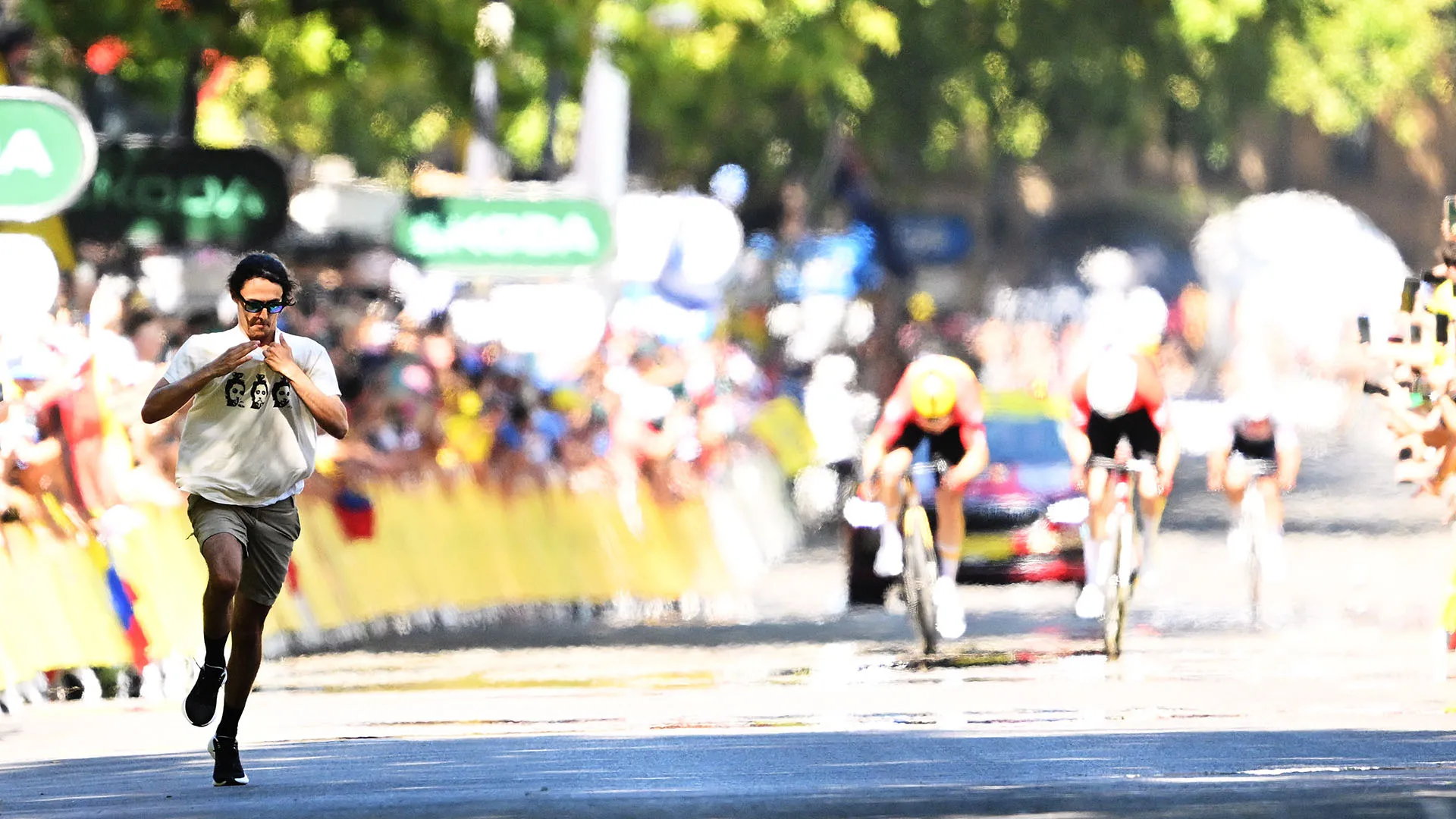 Finale da brividi dell'undicesima tappa del Tour de France, vinta dal norvegese Abrahamsen