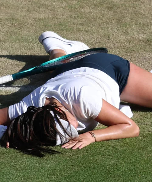 Wimbledon, la campionessa piange in campo: le foto
