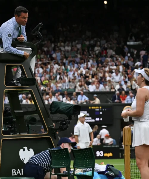 Wimbledon: caos durante la partita, Anastasia Pavlyuchenkova furiosa. Immagini