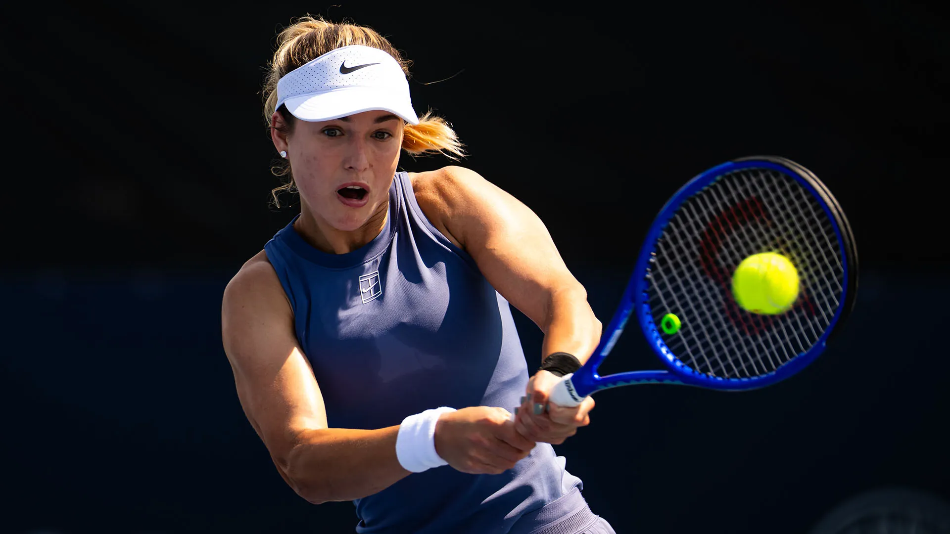 Dopo aver perso il primo set per 6-1 contro Mertes, è riuscita ad imporsi al tie-break nel secondo