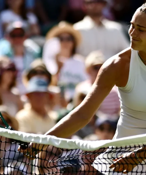 Aryna Sabalenka furiosa, le immagini dello scatto l’ira a Wimbledon