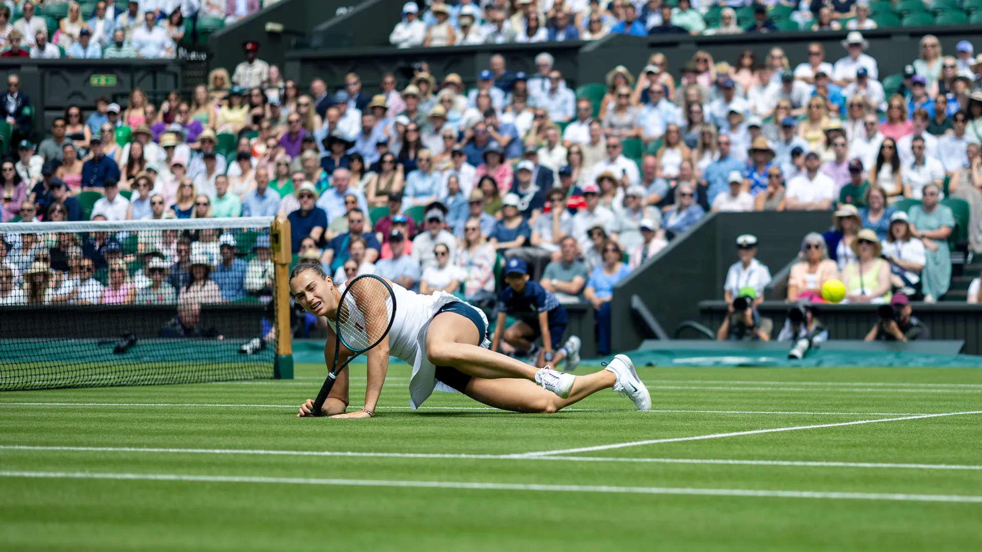 La campionessa è finita a terra dolorante
