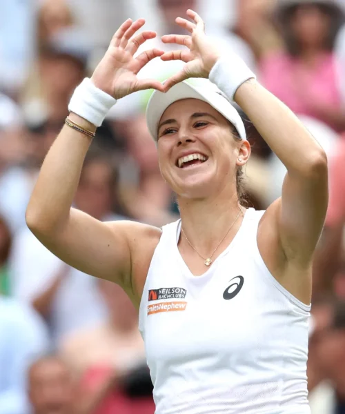 Wimbledon, Belinda Bencic sfida Iga Swiatek in semifinale