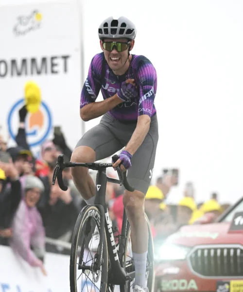 Tour de France: Ben O’Connor vince sul Col de la Loze, Tadej Pogacar sempre più maglia gialla