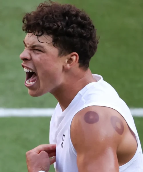 I tifosi notano strani segni su Ben Shelton: le immagini