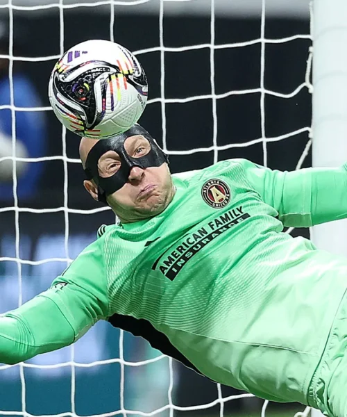 Autogol epico del portiere quarantenne: le foto